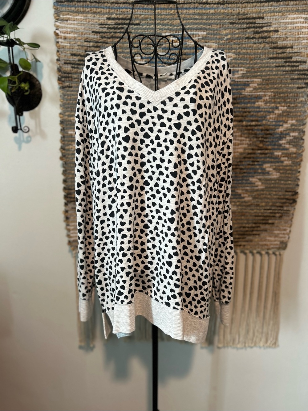 Workshop Women’s V-Neck Heart Print Sweater